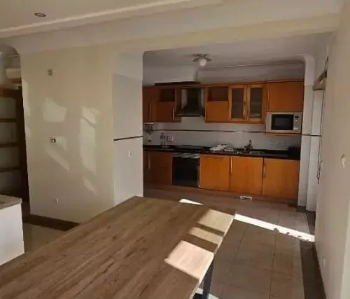 Remodelação de Cozinha e Sala em Lisboa: Renovação de Espaço Interior